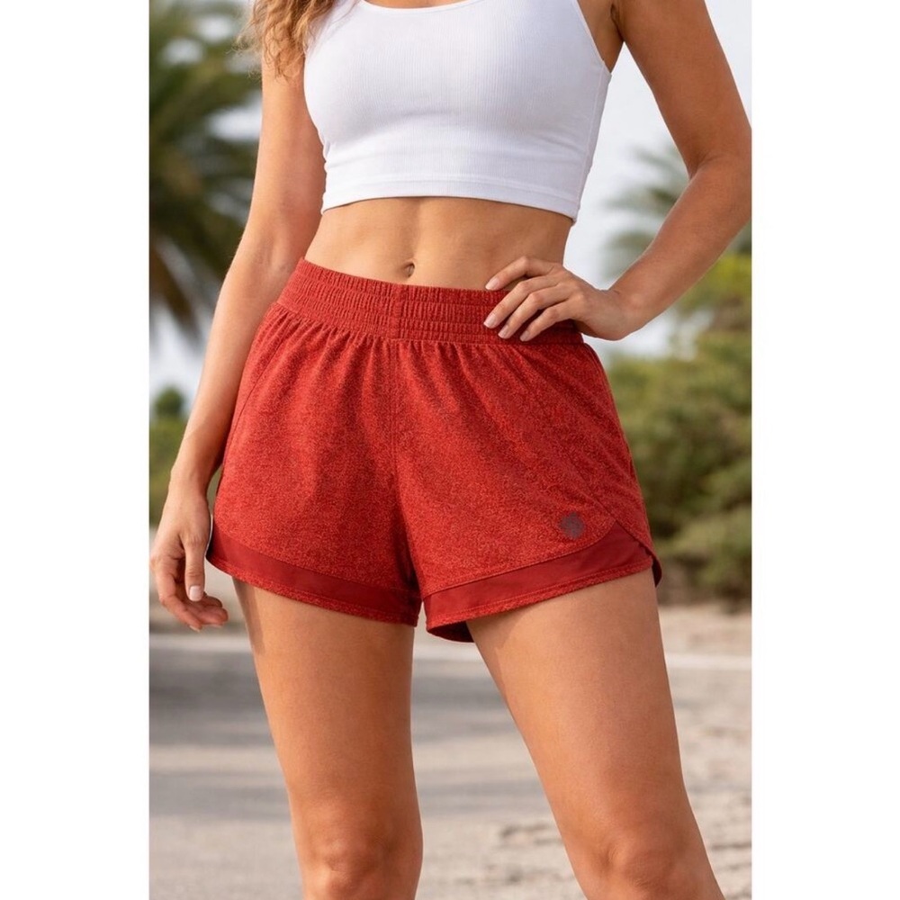 NWT Athleta 4” Mesh Racer Run Shorts M - Picture 7 of 8